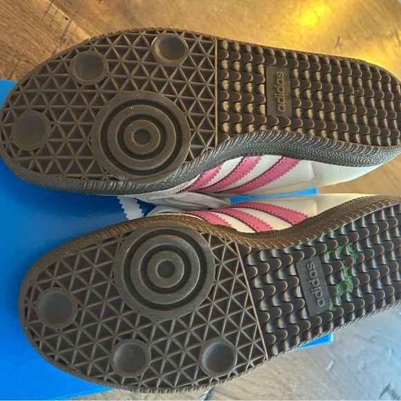 Women’s Adidas Sambas sz. 7 1/2 pink stripes. Worn 2-3 times great condition. - Picture 5 of 6
